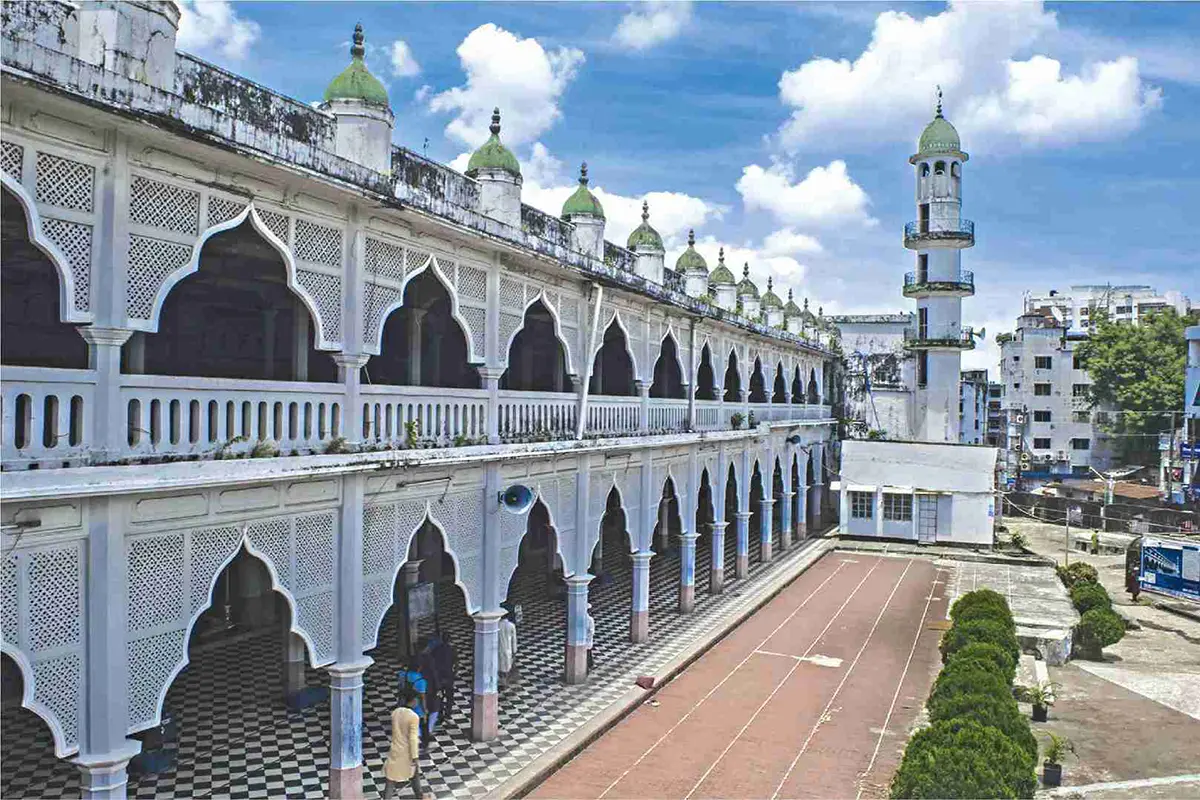 আন্দরকিল্লা শাহী জামে মসজিদ, চট্টগ্রাম। ছবি: উইকিপিডিয়া