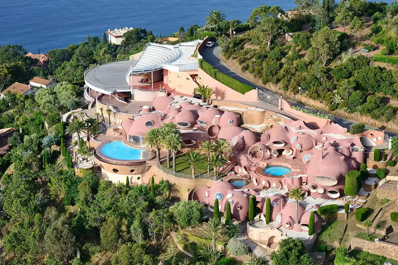 বাবল প্যালেস, স্থাপনাটি যেন জীবন্ত এক শিল্পকর্ম। ছবি: মাইবেস্টপ্লেস