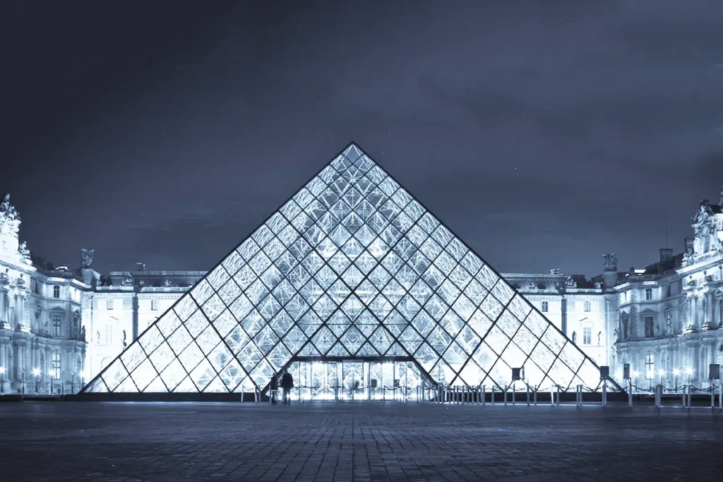 ল্যুভর পিরামিড, ফ্রান্স