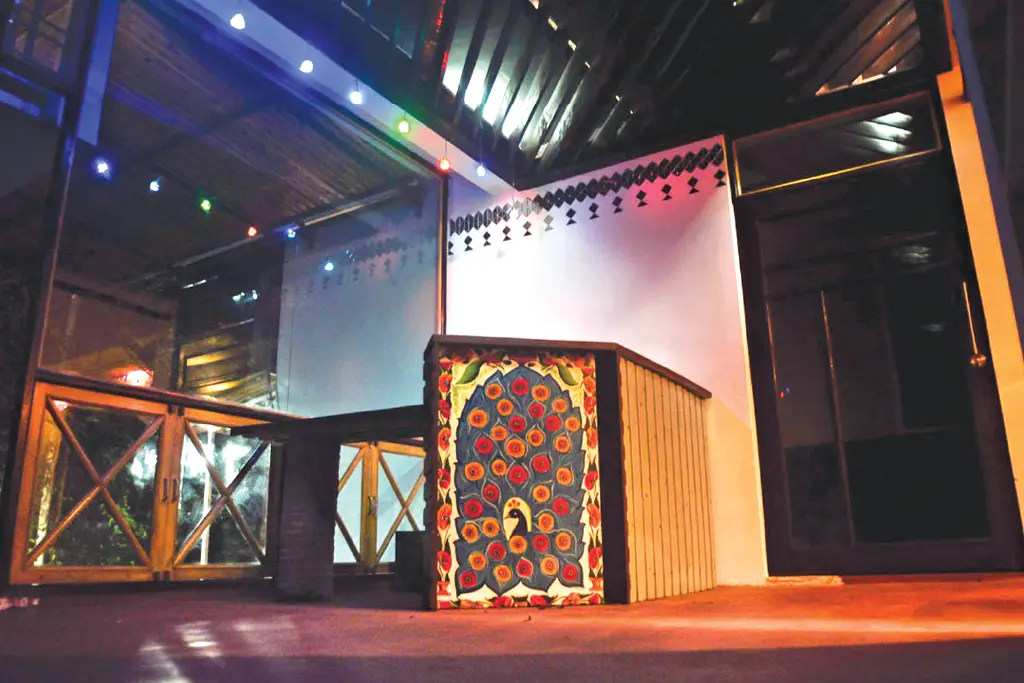 হাটখোলা রেস্তোরাঁ, সারসেন রোড, চট্টগ্রাম