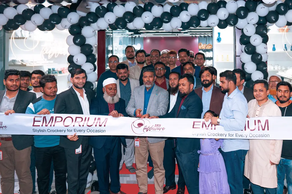 ঢাকার টঙ্গীতে বুধবার উদ্বোধন করা হয় আকিজ টেবিলওয়্যারের এক্সক্লুসিভ ডিসপ্লে সেন্টার