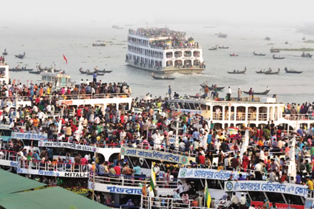 ধারণ ক্ষমতার অতিরিক্ত যাত্রীবাহী লঞ্চ