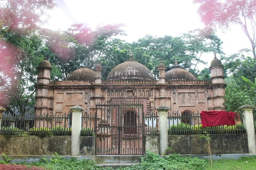 মোগল স্থাপত্যশৈলীর অনন্য নিদর্শন কমলাপুর মসজিদ