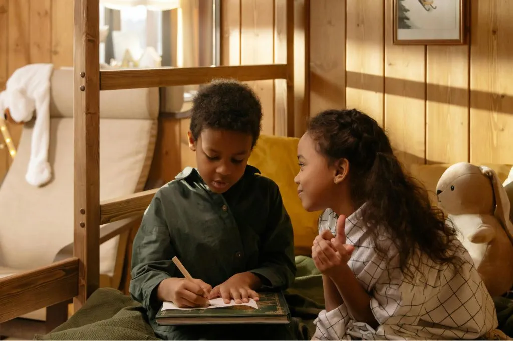 কাঠের থিমে সাজুক অন্দরমহল