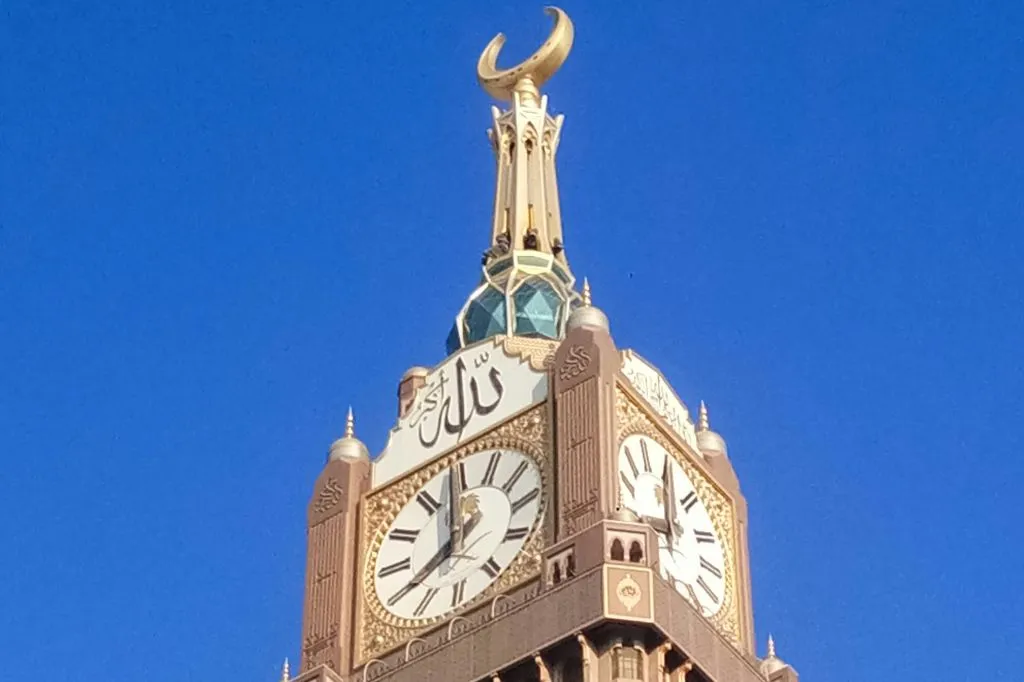 ক্লক টাওয়ার দুনিয়া কাঁপানো সময় দানব