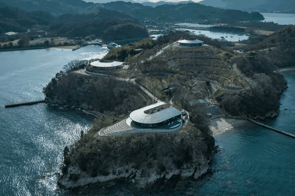 পাহাড়ের ঢালে খোদাই করা ‘নট আ হোটেল সেতোউচি’