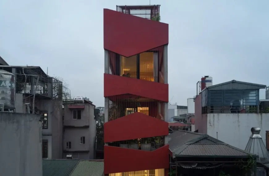 শহরের শরীরে খোদাই করা এক গৃহকাব্য