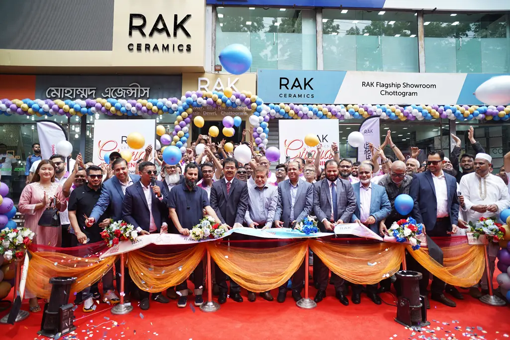 কাজির দেউরিতে আরএকে সিরামিকসের ফ্ল্যাগশিপ শোরুম উদ্ধোধন